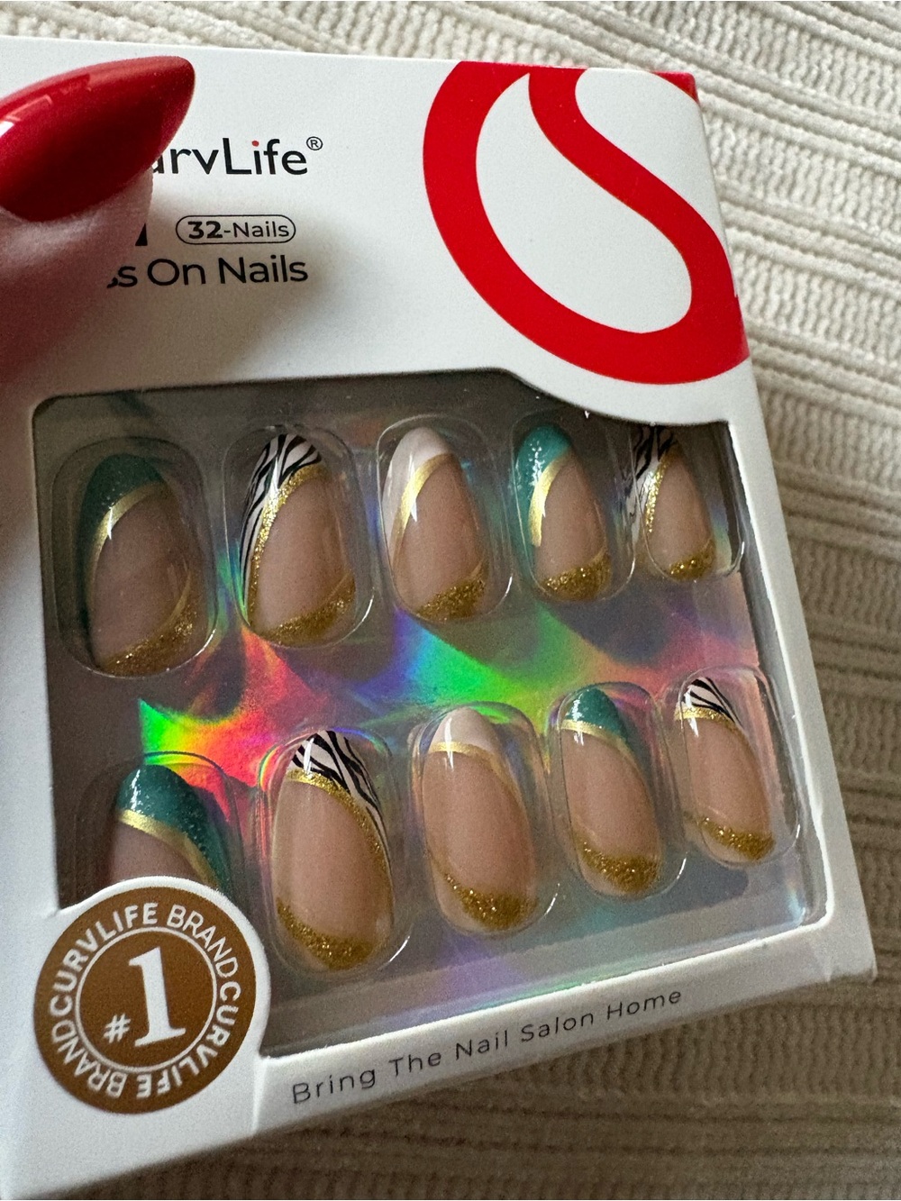 Curvlife Green and Gold Gel Press On Nails - 32 Pack - Picture 5 of 6